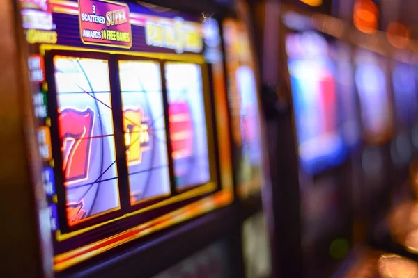 ayuk bet platform interface and game selection